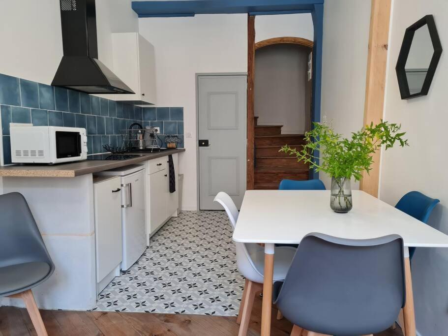 Triplex Avec Vue Sur Place Du Centre Historique. Foix Exteriér fotografie